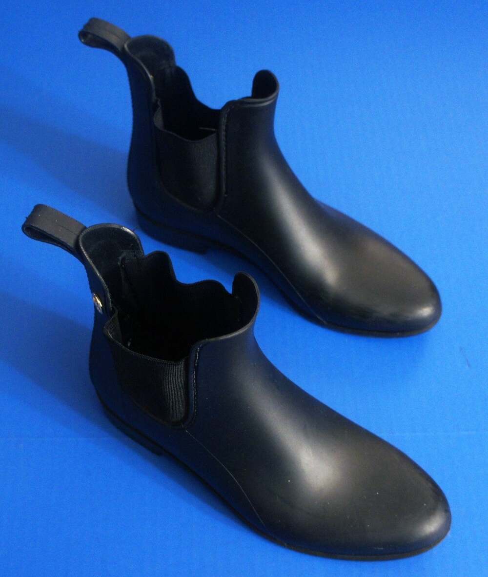 Michael Kors Ladies Chelsea Rain Boot in size 9 in excellent condition